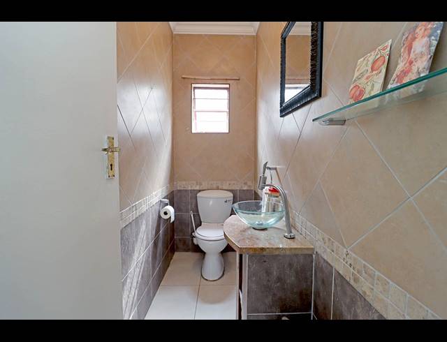 3 BEDROOM FREEHOLD FOR SALE IN HIGHLANDS NORTH